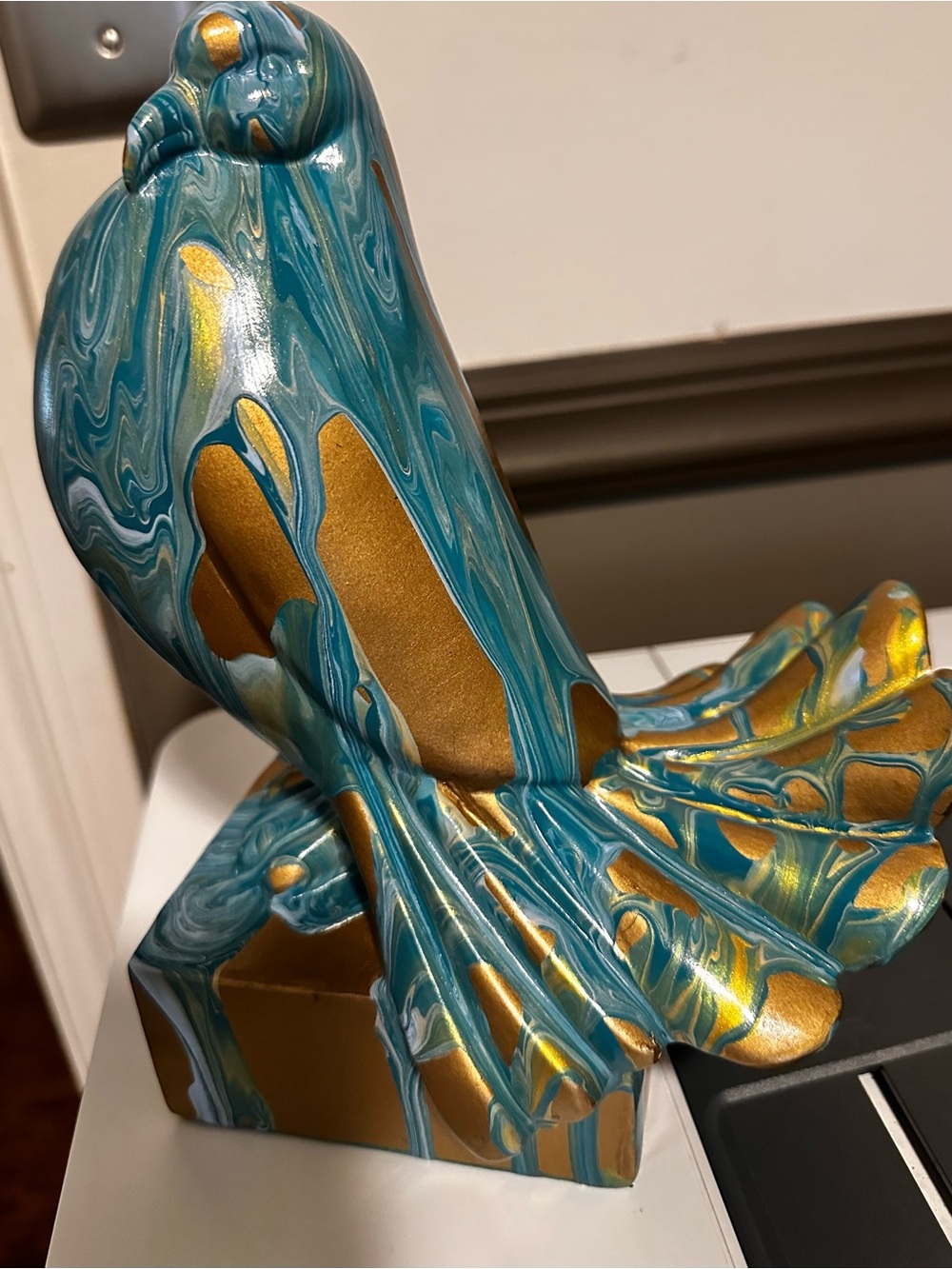 Hand crafted abstract painted Turquoise and Gold Bird ceramic statue - Picture 10 of 12